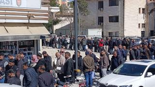 Yer: Şanlıurfa! Yüzlerce kişi 'APP' kuyruğu oluşturdu