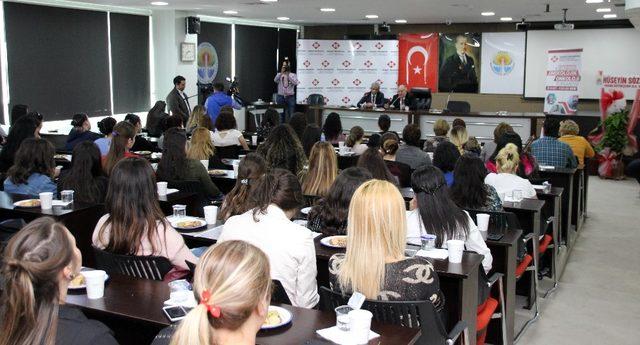 Adana’da halka kadın kanserlerinde erken tanı ve tedavisinin önemi anlatıldı