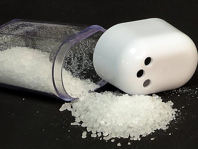 Tuz v&uuml;cuda yararlı mı? Azaltmanın &ouml;nemini a&ccedil;ıkladı