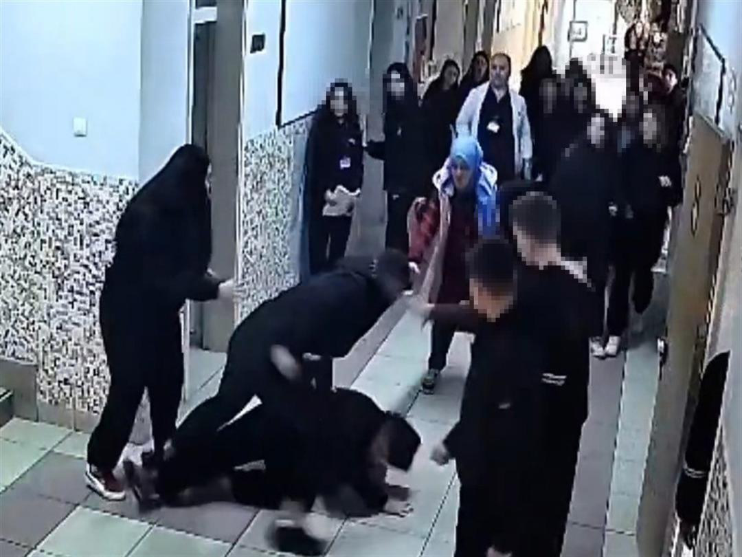  Akran zorbalığı  iddiası felakete d&ouml;n&uuml;şt&uuml;: Milli halterci, okula gelip &ouml;ğrencileri darbetti! 2