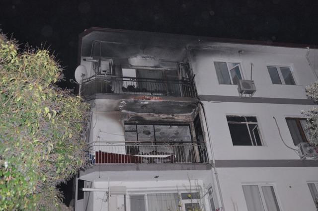 &Ouml;demiş te annesini hastaneye g&ouml;t&uuml;ren kişinin evinde &ccedil;ıkan yangında hasar oluştu 1