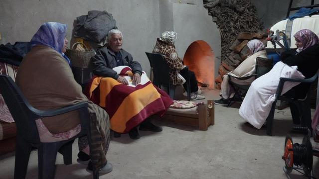 Bir kent adeta sokakta uyudu! Denizli'de 150'den fazla artçı deprem yaşandı