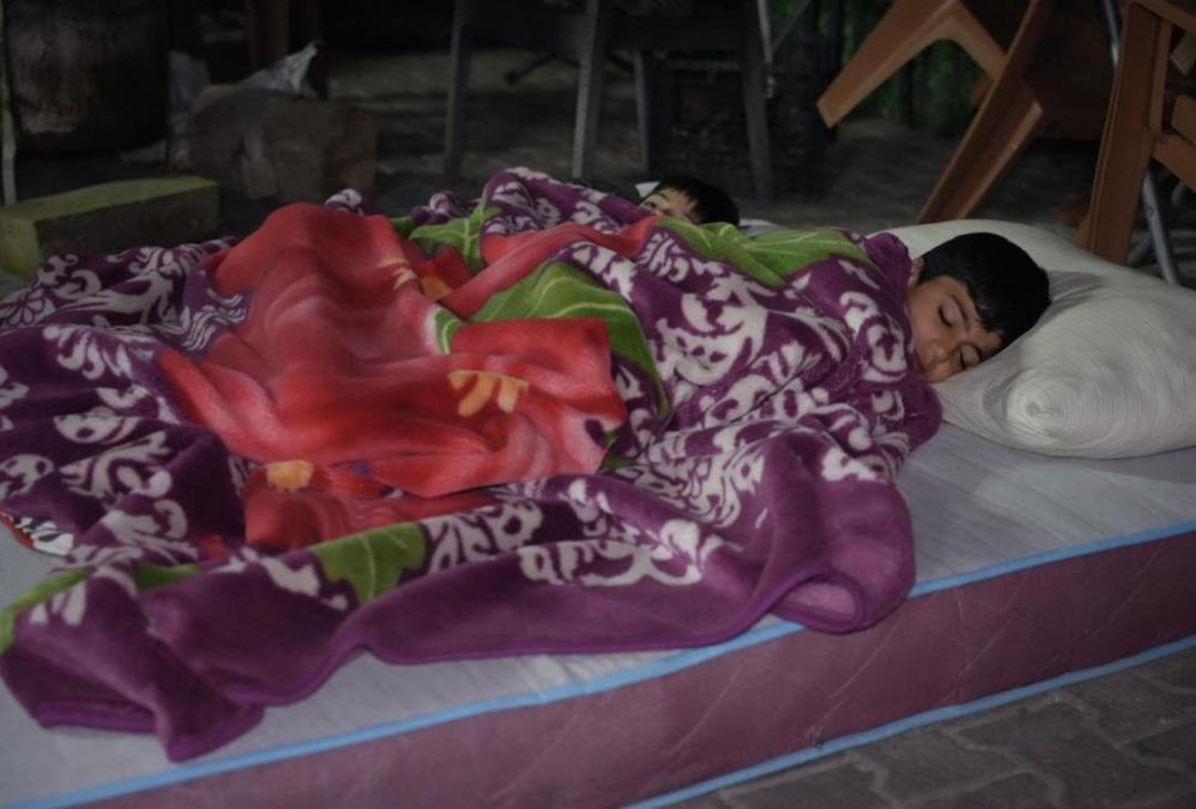 Bir kent adeta sokakta uyudu! Denizli de 150 den fazla art&ccedil;ı deprem yaşandı 5