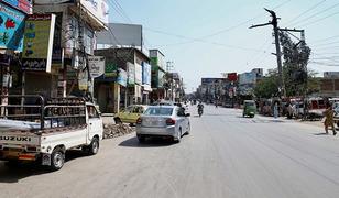 Ateşlenen f&uuml;zeler Pakistan ekonomisini vurdu: Maaşlarda kesinti, haftada 4 g&uuml;n mesai