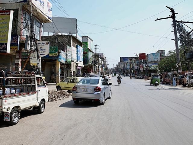 Ateşlenen f&uuml;zeler Pakistan ekonomisini vurdu: Maaşlarda kesinti, haftada 4 g&uuml;n mesai