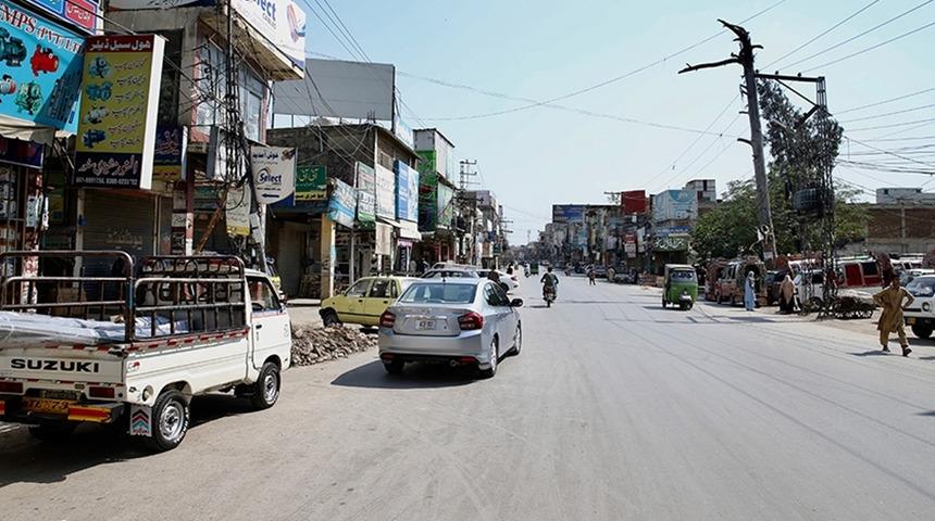 Ateşlenen f&uuml;zeler Pakistan ekonomisini vurdu: Maaşlarda kesinti, haftada 4 g&uuml;n mesai