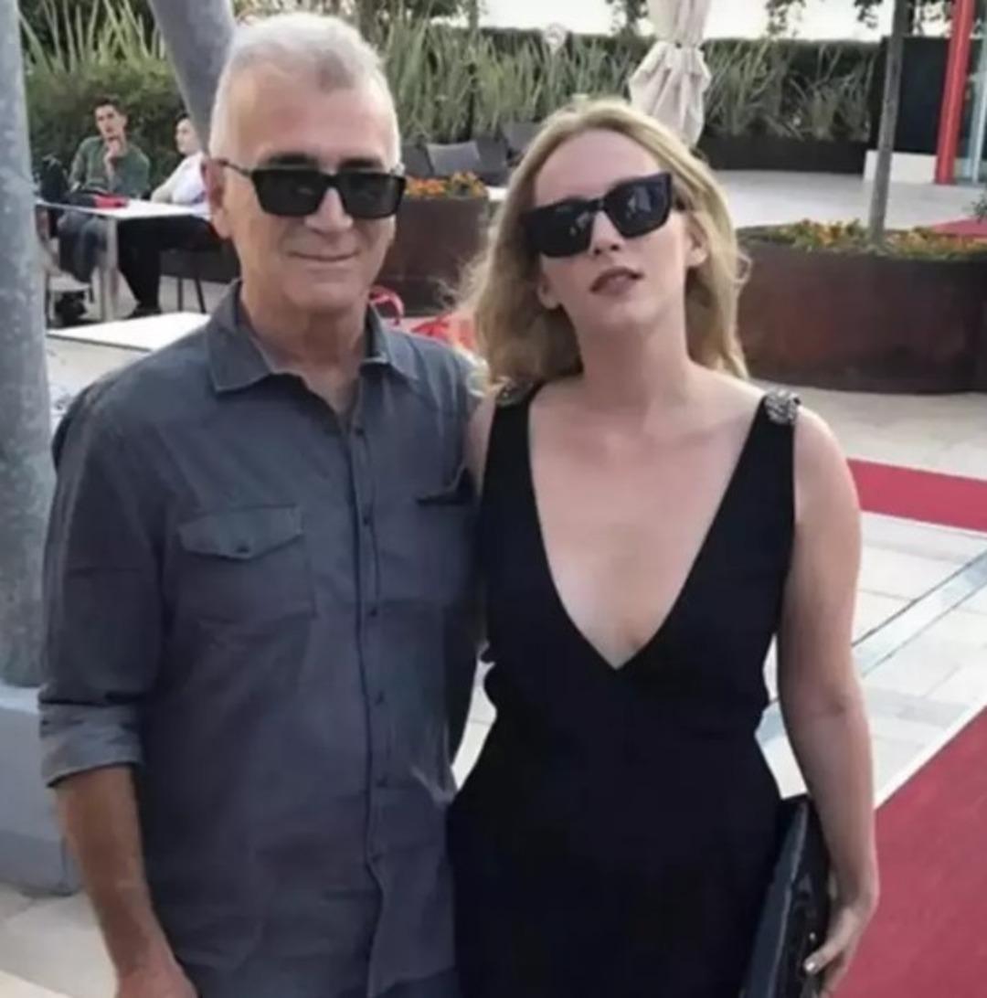 &Ouml;len babasından işaret istedi! Hayal K&ouml;seoğlu ilk kez paylaştı:  O gece eve gidip g&ouml;rd&uuml;ğ&uuml;m...  2