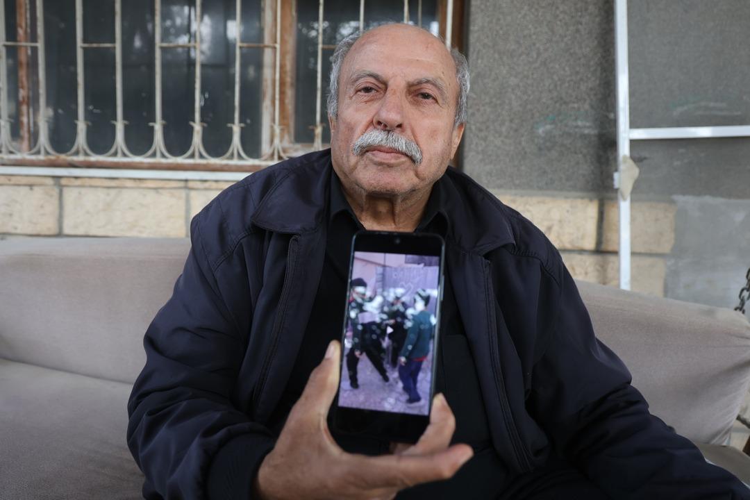 Yaşlı adam emekli maaşını mahalleliye dağıtıyor:  Dua etsinler yeter  1