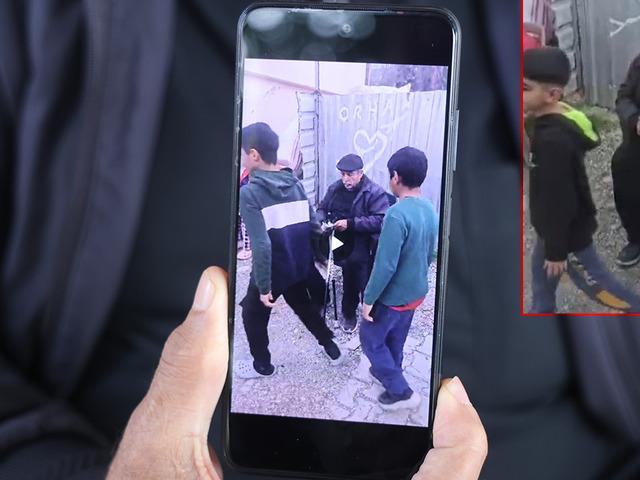 Emekli maaşını mahalleliye dağıtıyor: 'Dua etsinler yeter'