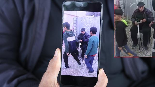 Yaşlı adam emekli maaşını mahalleliye dağıtıyor: 'Dua etsinler yeter'