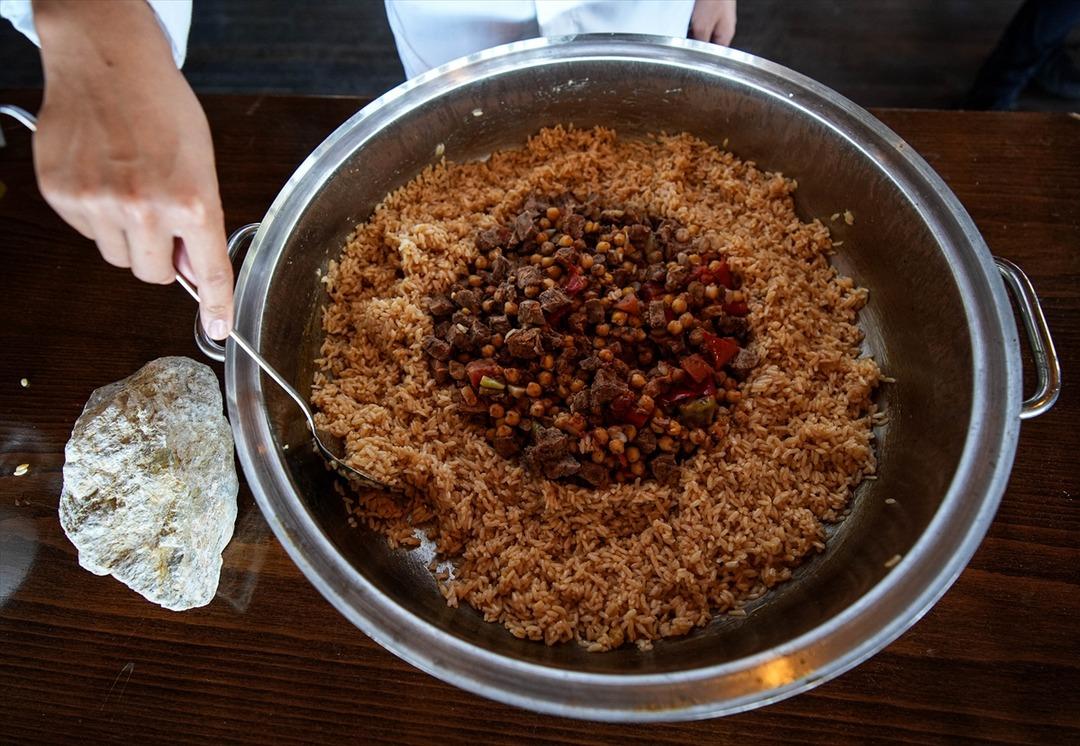 Aydın da dileklerin ger&ccedil;ek olması i&ccedil;in pişirilen yemek!  9