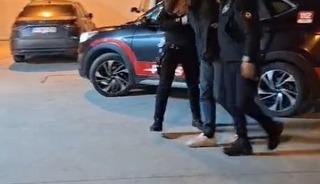 Arnavutk&ouml;y&rsquo;de polisten ka&ccedil;an ş&uuml;phelinin &uuml;zerinden uyuşturucu &ccedil;ıktı