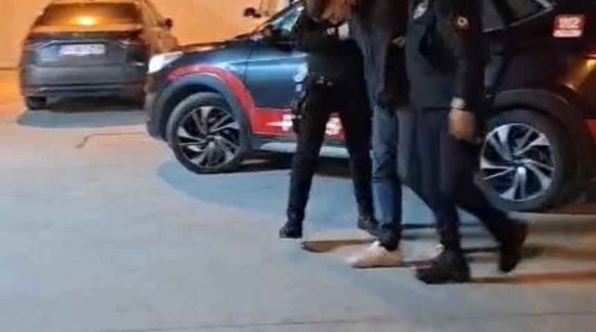 Arnavutk&ouml;y&rsquo;de polisten ka&ccedil;an ş&uuml;phelinin &uuml;zerinden uyuşturucu &ccedil;ıktı