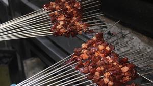 Gece kuyruk oluşuyor! Porsiyonu 300 lira, g&uuml;nde 5 ton t&uuml;ketiliyor