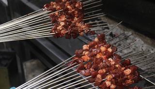 Gece kuyruk oluşuyor! Porsiyonu 300 lira, g&uuml;nde 5 ton t&uuml;ketiliyor