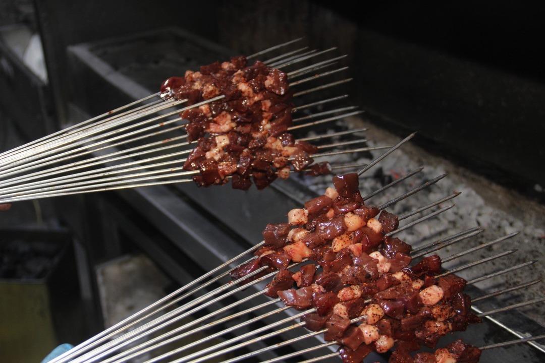 Gece kuyruk oluşuyor! Porsiyonu 300 lira, g&uuml;nde 5 ton t&uuml;ketiliyor 3