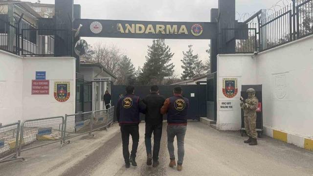Diyarbakır&rsquo;da farklı su&ccedil;lardan araması bulunan 138 kişi yakalandı 1