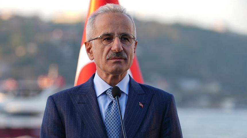 Bakan Uraloğlu 'T&uuml;m zamanların rekoru' diyerek a&ccedil;ıkladı: Limanlarda elle&ccedil;lenen y&uuml;k miktarı...