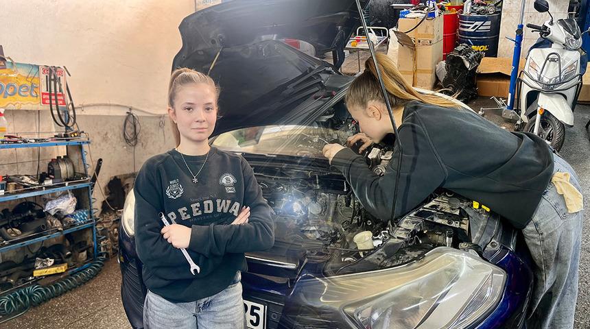 Sanayinin 17 yaşındaki kadın ustası: &Ouml;nce şaşırıp sonra tebrik ediyorlar