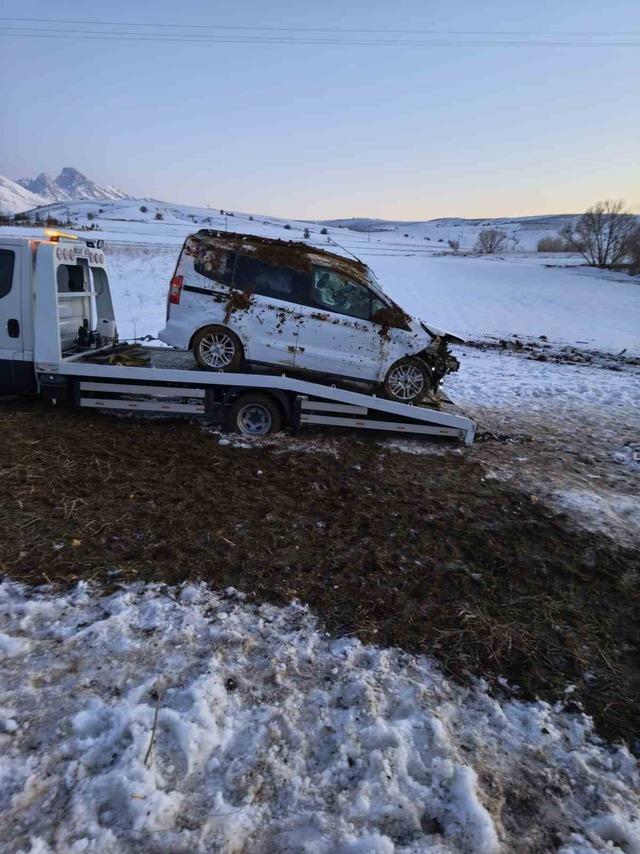 Niğde de korkun&ccedil; kaza! Ara&ccedil; takla attı, yaralılar var 1