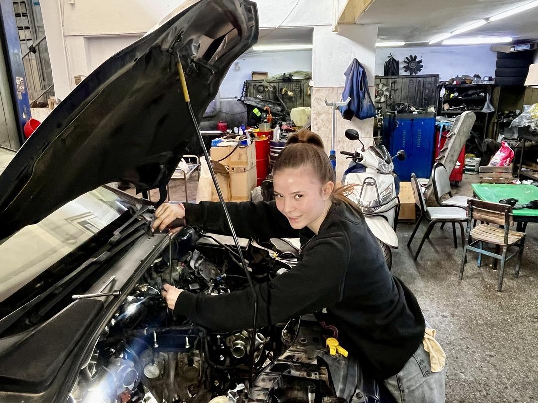 Sanayinin 17 yaşındaki kadın ustası: &Ouml;nce şaşırıp sonra tebrik ediyorlar 1