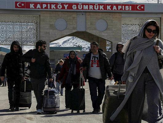Hareketli g&ouml;r&uuml;nt&uuml;ler Van'daki sınır kapısından