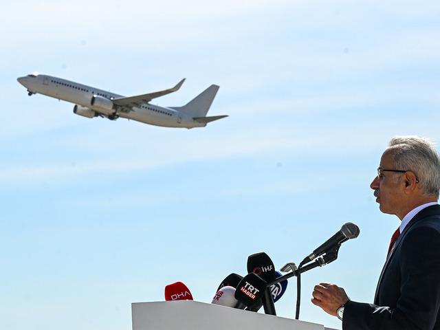 Bakan Uraloğlu a&ccedil;ıkladı! İstanbul Havalimanı Avrupa'nın zirvesindeki yerini korudu