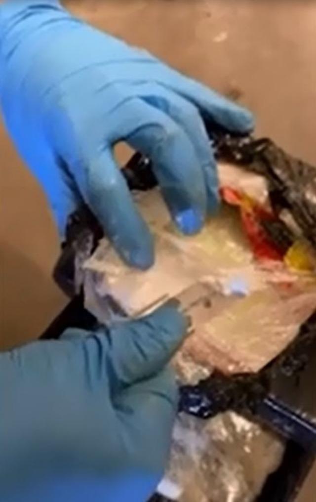 Kapıkule&rsquo;de ara&ccedil;taki gizli b&ouml;lmede 8 kilo 60 gram kokain ele ge&ccedil;irildi 3