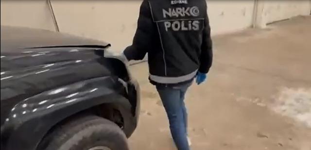 Kapıkule&rsquo;de ara&ccedil;taki gizli b&ouml;lmede 8 kilo 60 gram kokain ele ge&ccedil;irildi 2