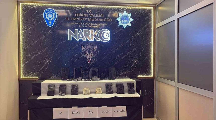 Kapıkule&rsquo;de ara&ccedil;taki gizli b&ouml;lmede 8 kilo 60 gram kokain ele ge&ccedil;irildi