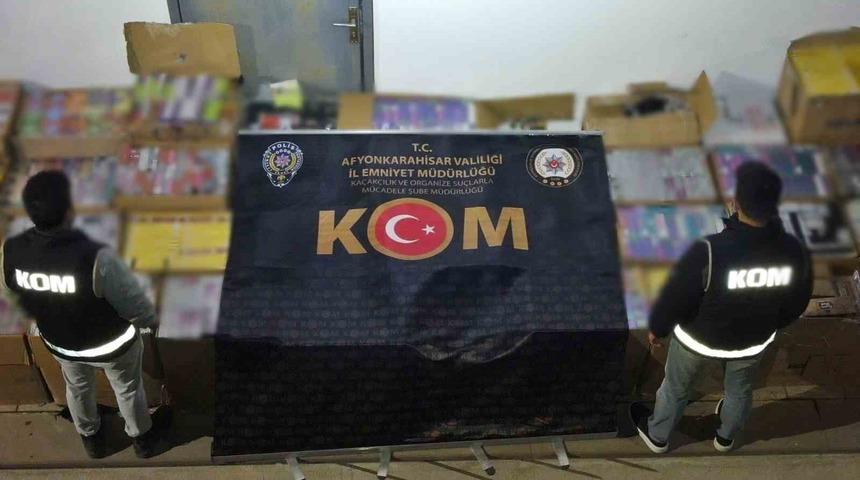 Polis piyasa değeri yaklaşık 27 milyon TL olan g&uuml;mr&uuml;k ka&ccedil;ağı sigara ele ge&ccedil;irdi