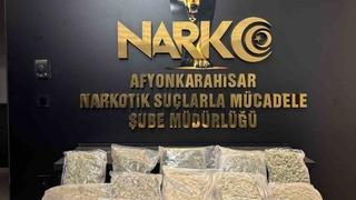 Polis kolilerle taşınan 9 kilogram uyuşturucu madde ele geçirdi