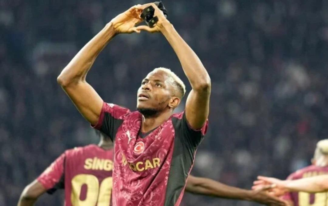 Osimhen bu akşam şaşkına d&ouml;necek! Taraftardan b&uuml;y&uuml;k s&uuml;rpriz 2