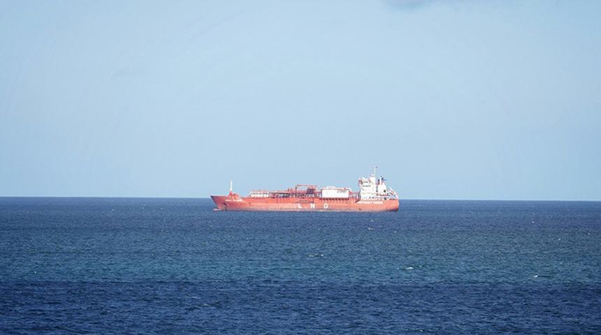 H&uuml;rm&uuml;z Boğazı&rsquo;nda patlama meydana geldi