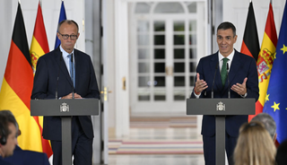 Y&uuml;r&uuml;yedur Sanchez! Trump'ın baş destek&ccedil;isi Alman şans&ouml;lye iki kez aradı, cevap bile vermedi