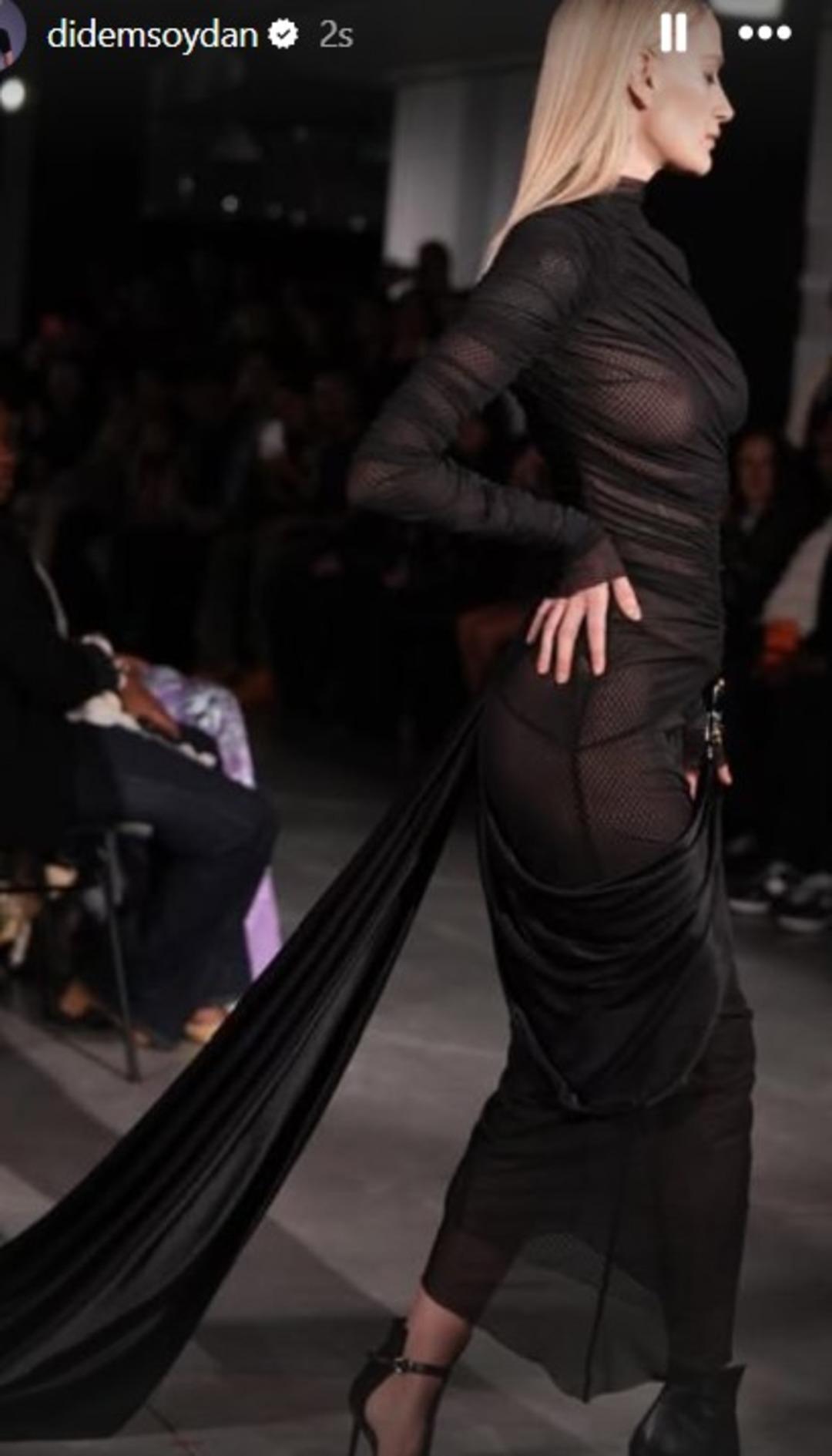 Didem Soydan bu defa baştan aşağı transparan! Podyumda cesur y&uuml;r&uuml;y&uuml;ş 2