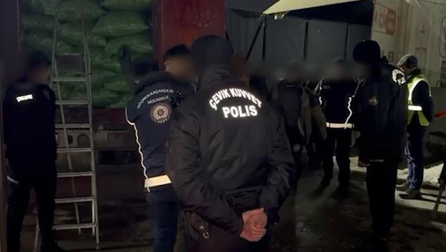 Sivas&rsquo;ta 111 d&uuml;zensiz g&ouml;&ccedil;men yakalandı 1