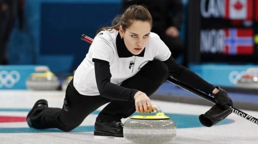 'Rus Angelina Jolie'nin madalyası geri alındı