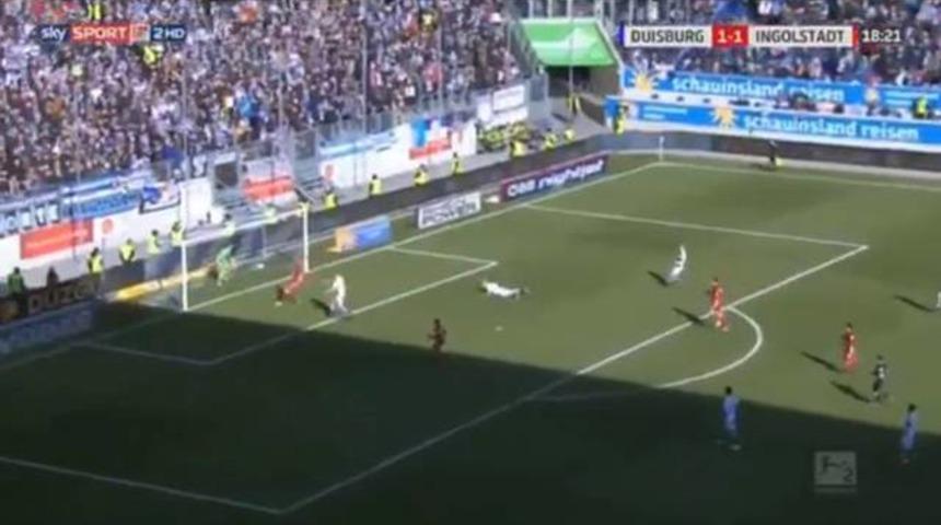 Duisburg kalecisi Mark Flekken su i&ccedil;erken gol yedi!