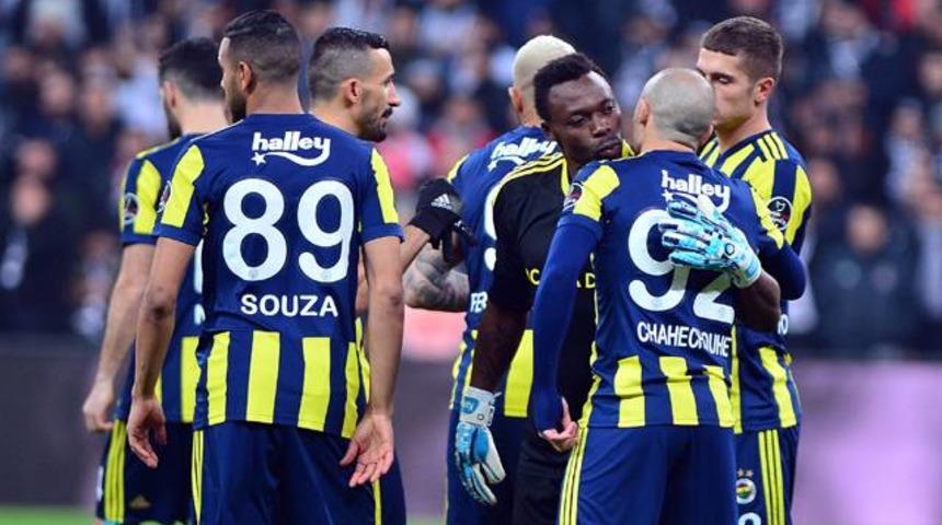 Beşiktaş-Fenerbah&ccedil;e derbisinde Mehmet Topal'a yabancı madde atıldı!