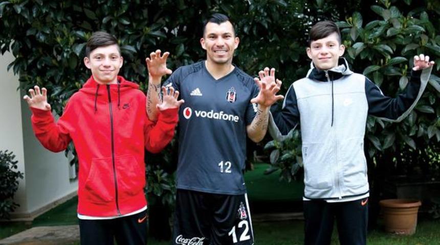 Medel: Ailem T&uuml;rkiye'yi &ccedil;ok seviyor