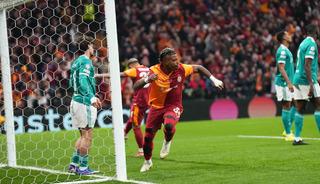 G.Saray Liverpool'u bir kez daha ge&ccedil;ti! İngilizlerin 'İstanbul Laneti'