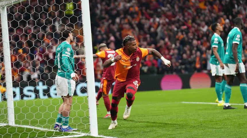 Galatasaray Liverpool'u bir kez daha ge&ccedil;ti! 'İstanbul Laneti' İngilizleri esir aldı