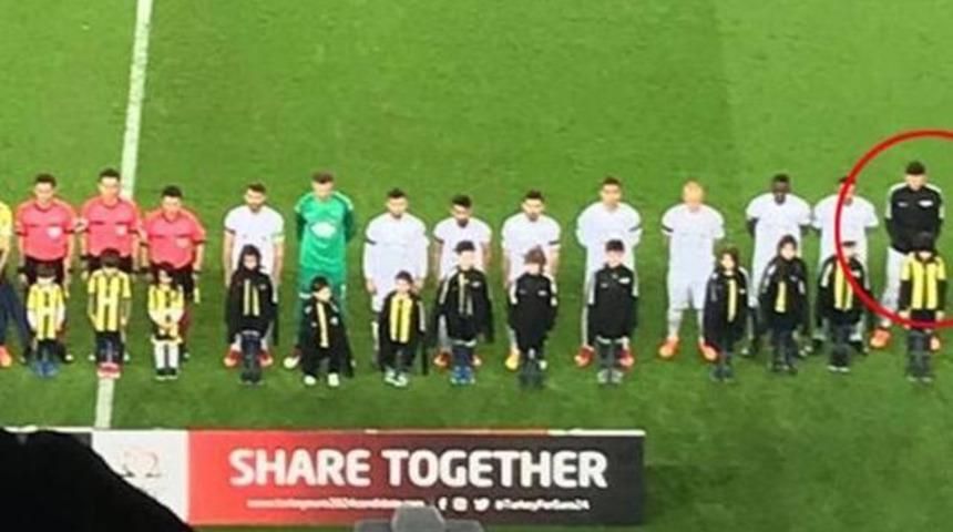 Fenerbah&ccedil;e-Akhisarspor ma&ccedil;ı &ouml;ncesinde Seleznyov montunu &ccedil;ocuklara vermedi