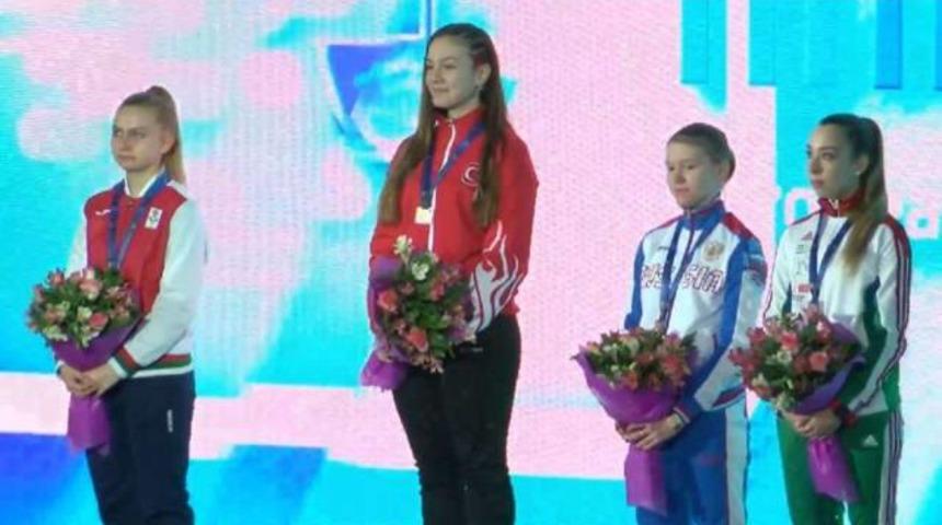 Deniz Selin &Uuml;nl&uuml;dağ, eskrimde Yıldızlar Avrupa Şampiyonu oldu