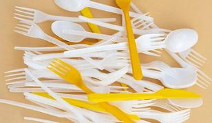 Tek kullanımlık plastiklere yasak geliyor! Piyasadan kalkabilir