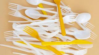 Tek kullanımlık plastiklere yasak geliyor! Piyasadan kalkabilir