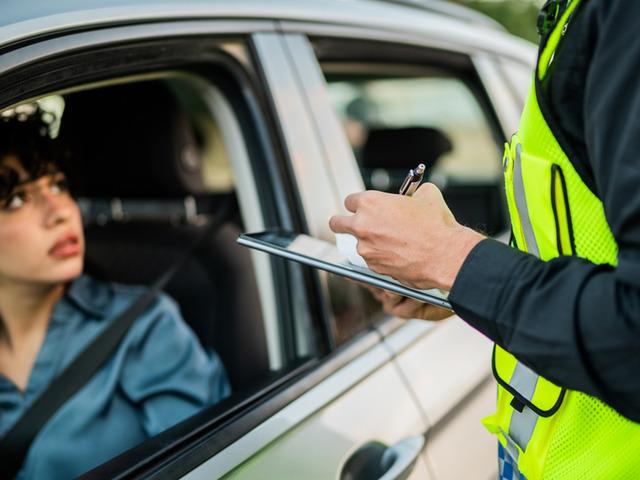 2026 yılı trafik cezaları arttı! Direksiyon başında telefonla konuşmanın cezası...