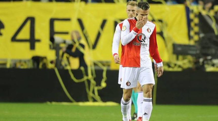 Van Persie Feyenoord antremanında sakatlandı