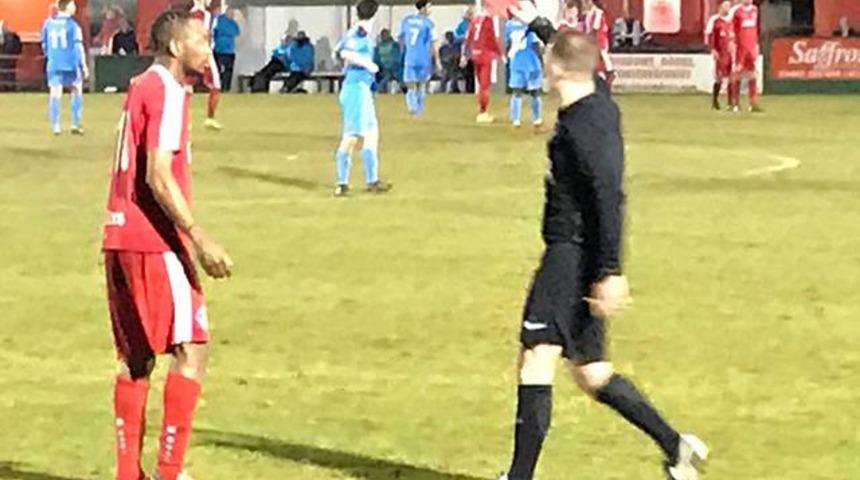 Hakeme ismini söyleyen Sanchez Watt kırmızı kart gördü!